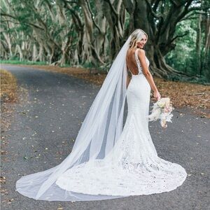 Wedding veil: ivory, cathedral length